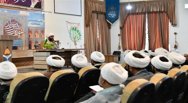 نقش محوری مدیران مدارس علمیه در تحقق منشور تربیتی و علمی