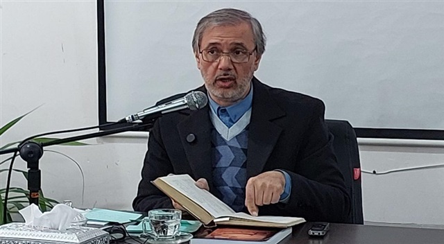 نقش مادر در تربیت و شکل‌گیری شخصیت انسان اهمیت بنیادین دارد