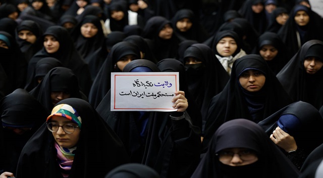  گزارش تصویری | اجتماع بزرگ حوزویان مشهد در دفاع از ولایت در مدرسه علمیه عالی نواب برگزار شد