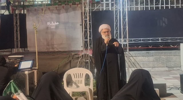 خواص بی‌بصیرت مسیر امت اسلامی را منحرف می‌کنند