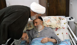 گزارش تصویری | عیادت مدیر حوزه علمیه خراسان از حجت‌الاسلام والمسلمین راشد یزدی