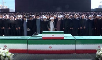  گزارش تصویری ۱ | مراسم اقامه نماز بر پیکر مطهر امام مجاهد شهید حضرت آیت‌الله العظمی سیدعلی خامنه‌ای و شهدای خانواده ایشان