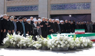  گزارش تصویری ۲ | مراسم اقامه نماز بر پیکر مطهر امام مجاهد شهید حضرت آیت‌الله العظمی سیدعلی خامنه‌ای و شهدای خانواده ایشان