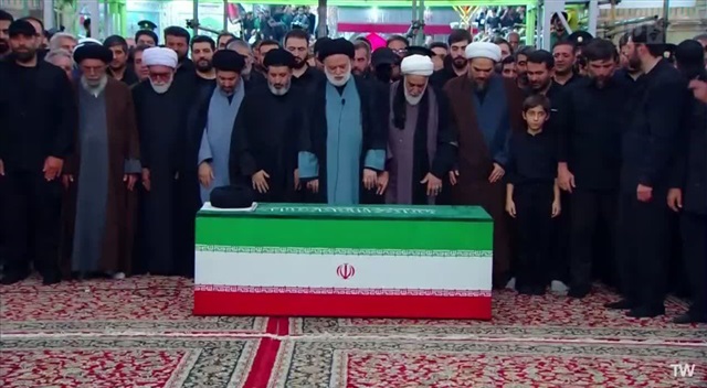 گزارش تصویری۱ | اقامه نماز بر پیکر مطهر رهبر شهید انقلاب در حرم مطهر رضوی
