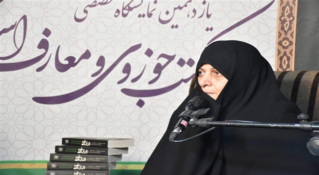 کتاب و کتابخوانی باید به فرهنگ ماندگار در خانواده و جامعه تبدیل شود