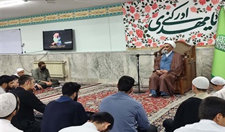 تهذیب نفس، محور موفقیت طلبه در مسیر تحصیل و تبلیغ دین است