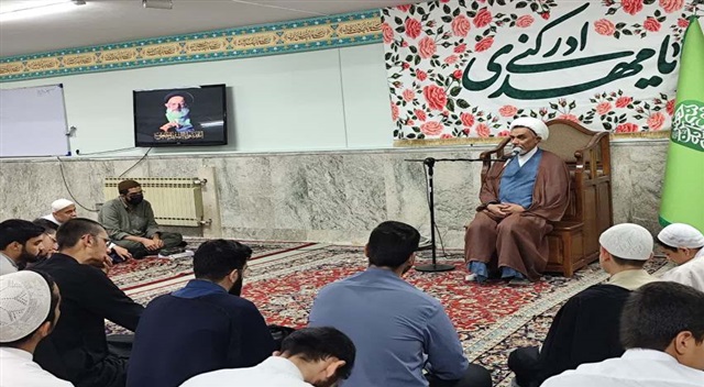 تهذیب نفس، محور موفقیت طلبه در مسیر تحصیل و تبلیغ دین است