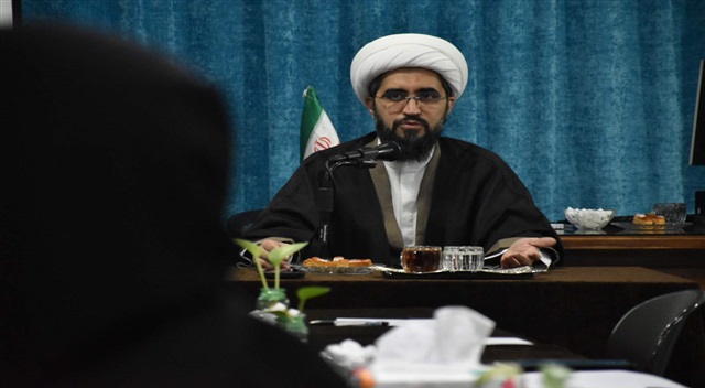 اینفلوئنسرهای محجبه چگونه بر هویت و سبک زندگی دختران جوان تأثیر می‌گذارند؟