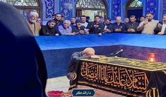 پزشکیان به زیارت حرم مطهر امام رضا(علیه‌السلام) مشرف شد/ ادای احترام به مزار نورانی رهبر شهید و عظیم‌الشأن انقلاب