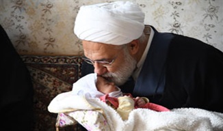 گزارش تصویری | تقدیر مدیر حوزه علمیه خراسان از حجت الاسلام قدسی و همسر ایشان به پاس ترویج فرهنگ فرزندآوری